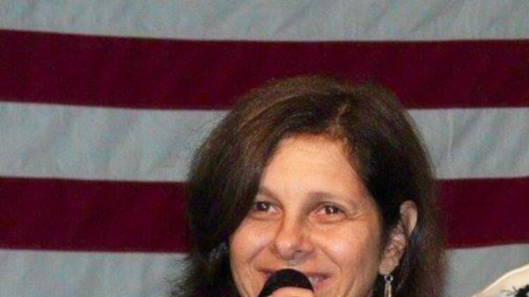 Photo of Holly Harris